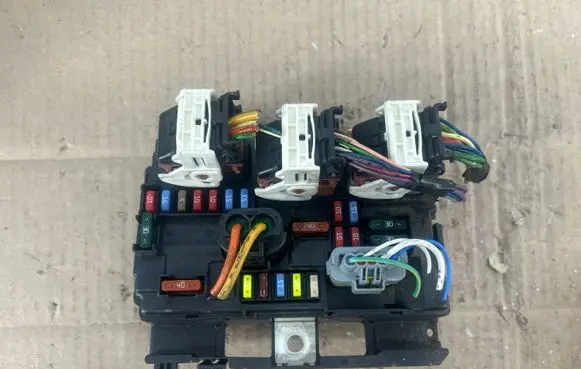 Peugeot 308 BSM Control unit 9667199780