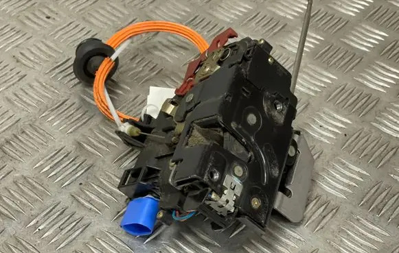 Audi A3 S3 8P Front door lock 4E1837016