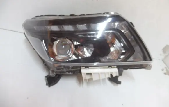 Nissan Navara D23 Headlight/headlamp W1515