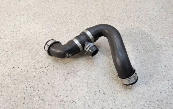 Mercedes-Benz SLK R172 Engine coolant pipe/hose A1725012082