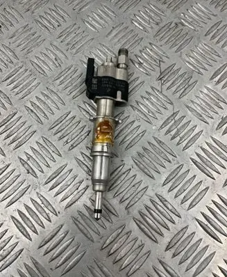 BMW 1 E81 E87 Fuel injector 7565137 10181010