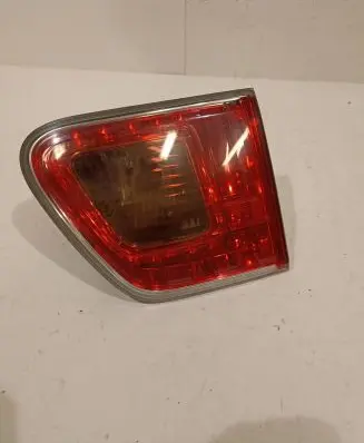 Toyota Avensis T270 Tailgate rear/tail lights
