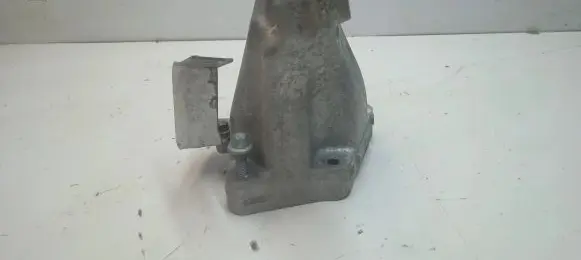 Mercedes-Benz E W213 Engine mounting bracket A6422234404