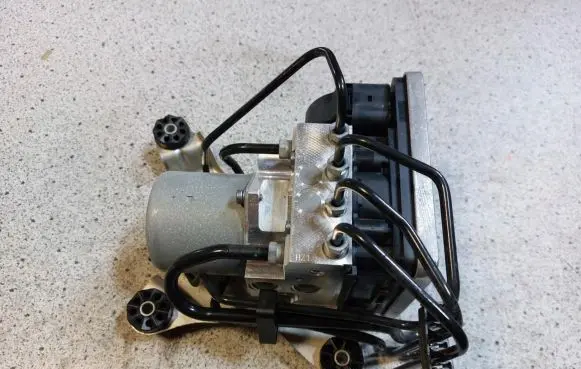 BMW 5 G30 G31 ABS Pump 5A4F1E4
