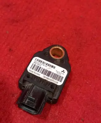 Citroen C-Crosser Airbag deployment crash/impact sensor 8651A002 39754C TBYMEE357Y2128