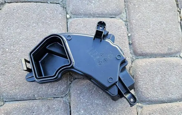 Opel Mokka B Air intake duct part BZ91327