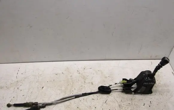 Nissan Pulsar Gear selector/shifter in gearbox 341013ZV0A