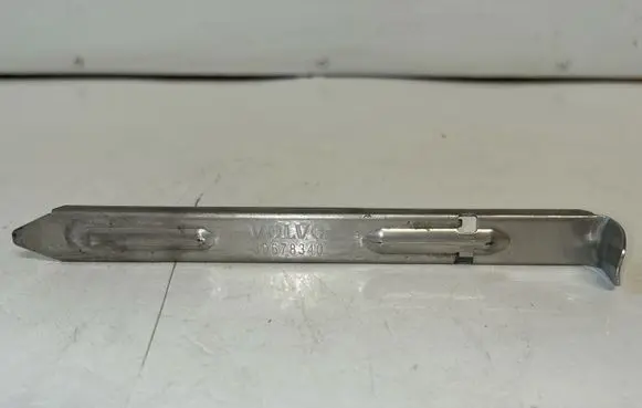 Volvo V70 Headlight/headlamp mounting bracket 30678340