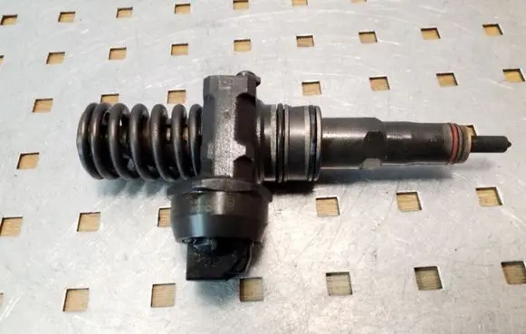 Volkswagen New Beetle Fuel injector 038130073AG 0414720215