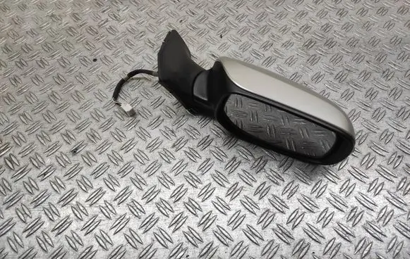 Toyota Avensis T250 Front door electric wing mirror 