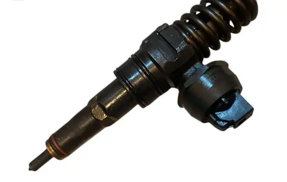 Volkswagen Golf V Fuel injector 038130073AG 0414720215