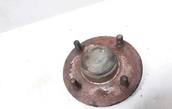 Nissan Almera N16 Rear wheel hub