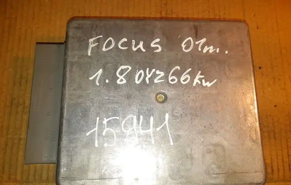 Ford Focus Engine control unit/module 1000287 DPC638
