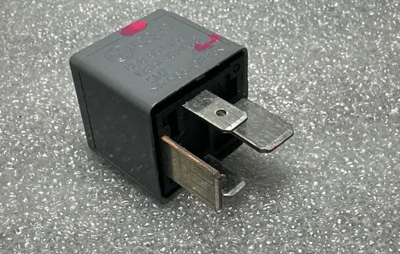 Audi Q7 4L Other relay 8D0951253