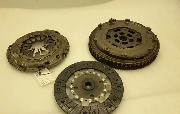 Nissan Pulsar Clutch set kit 14032015 123104345R 30205921R