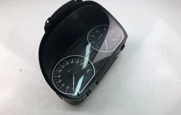 BMW 1 E81 E87 Speedometer (instrument cluster) 6983527