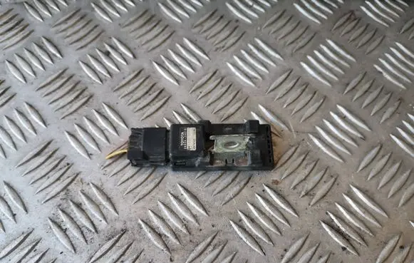 Toyota Corolla Verso AR10 Battery relay fuse 2885028010 1314000041