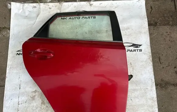 Toyota Auris E180 Rear door