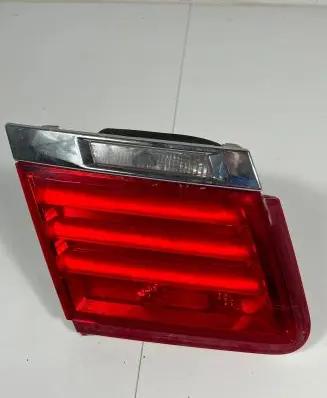 Tailgate rear/tail lights
