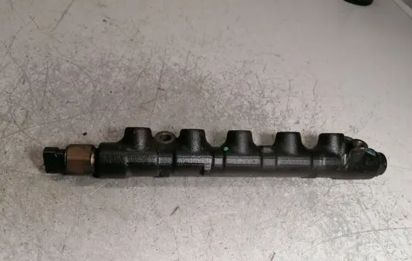 Toyota Avensis T220 Fuel main line pipe 8945812010