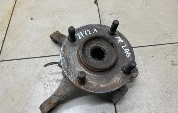 Mitsubishi Colt Front wheel hub spindle knuckle