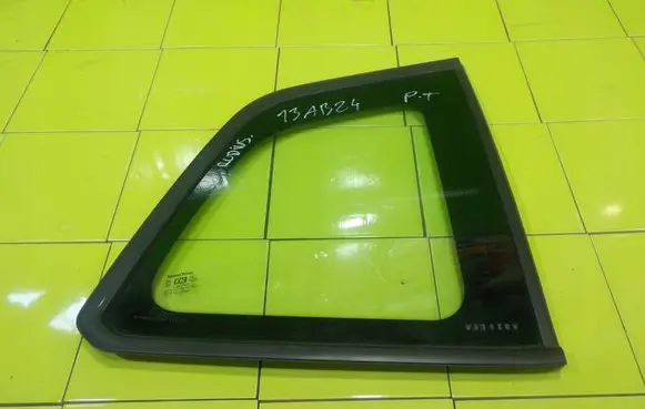 SsangYong Rodius Front triangle window/glass 