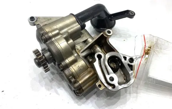 Volkswagen PASSAT CC Oil pump CBF06J115106AB