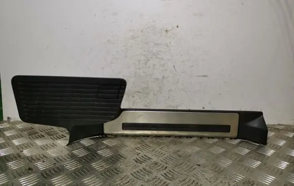 Lexus LX 570 Rear sill trim cover