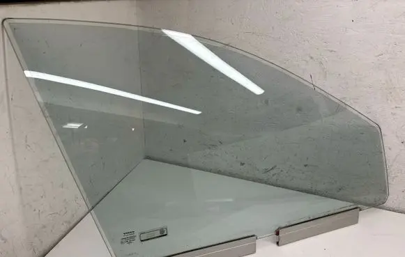 Volvo XC90 Front door window glass four-door 43R001601