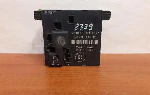 Mercedes-Benz E W211 Door control unit/module 2118201626 8339