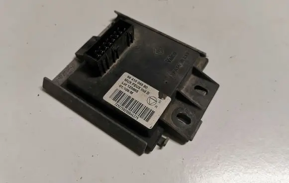 Peugeot 607 Ignition amplifier control unit 9641004580