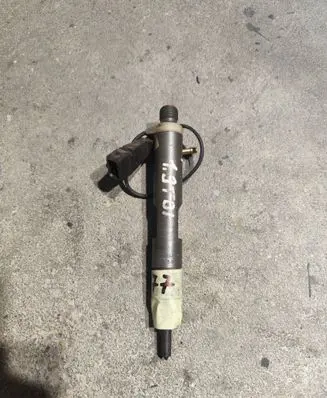 Volkswagen PASSAT B5 Fuel injector 028130201S