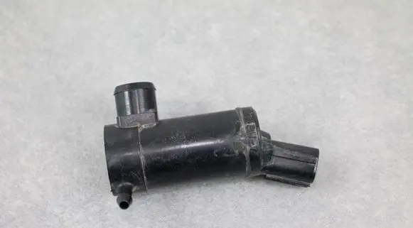 Subaru Legacy Windscreen/windshield washer pump 506292