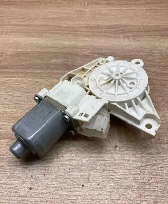 Mercedes-Benz ML W166 Rear door window regulator motor A1669060501 0130822757