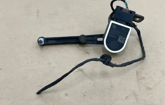 Headlight/headlamp level sensor