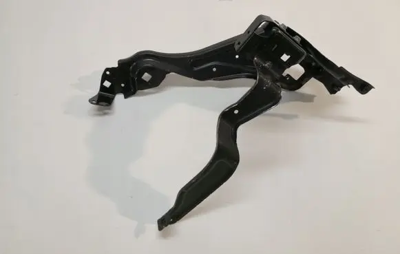 Mercedes-Benz C W204 Headlight/headlamp mounting bracket 204626044