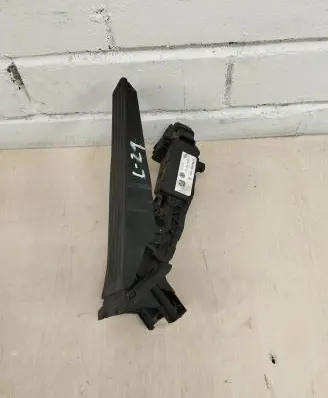 Volkswagen Touran I Accelerator throttle pedal 1T1721503H 6PV00868900