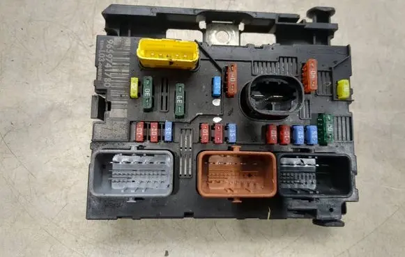 Citroen C3 Fuse module 9659741780
