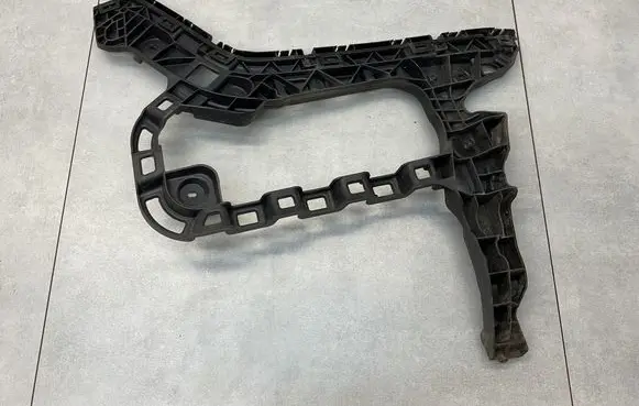 Volkswagen PASSAT B8 Rear bumper mounting bracket 3G0807394