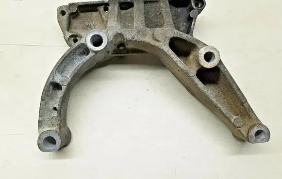 Ford Focus Engine mounting bracket 97BB3K738AE