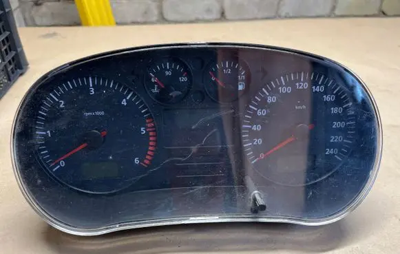 Seat Toledo II (1M) Speedometer (instrument cluster) W01m0920802d 2202020253 88311292