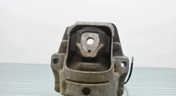 Audi Q5 SQ5 Engine mount bracket