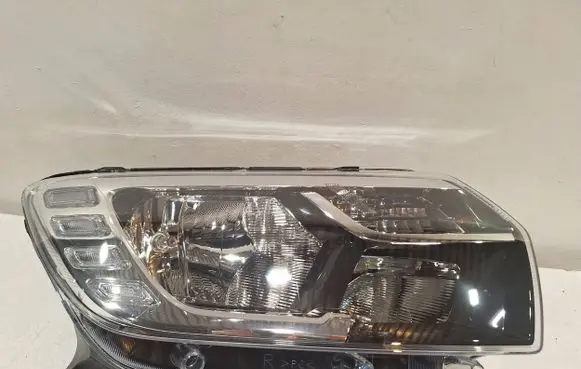 Dacia Sandero Headlight/headlamp 260103529R