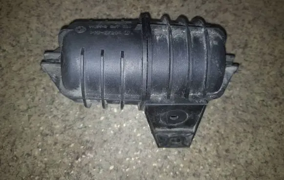 Vacuum air tank