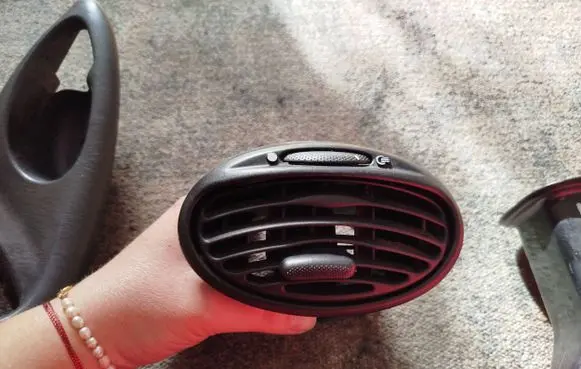 Ford Focus Dash center air vent grill 98AB19893 98AH19893AKW D1B1AR66ZA