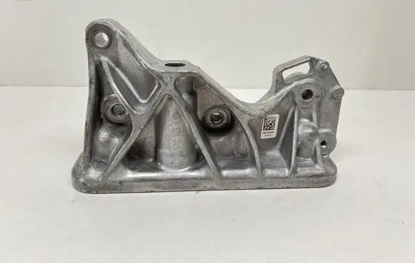 Mercedes-Benz V Class W447 Engine mounting bracket A6542230004