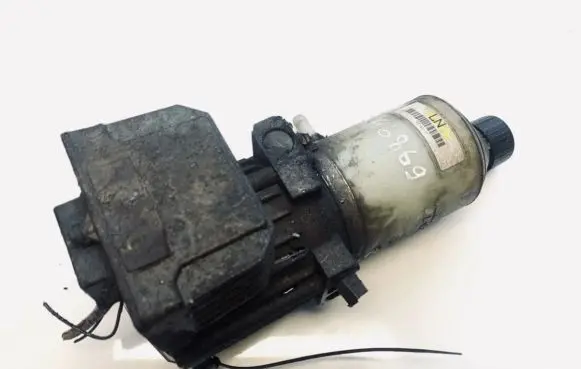 Opel Zafira A Power steering pump 554552