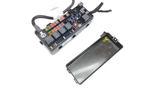 Maserati Ghibli Fuse box set 670008598