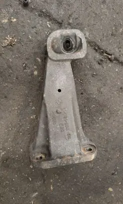 BMW X5 E53 Engine mounting bracket 6761564