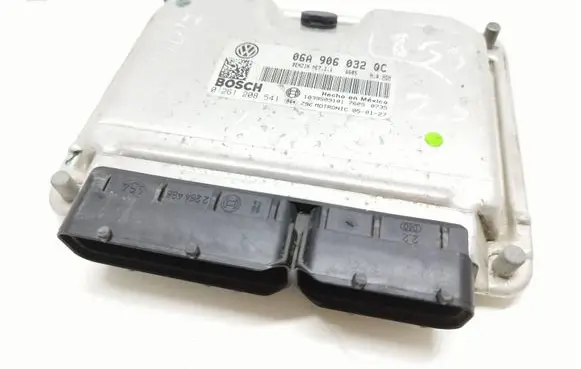 Volkswagen Jetta V Engine control unit/module 06A906032QC 0261208541 1039S09101